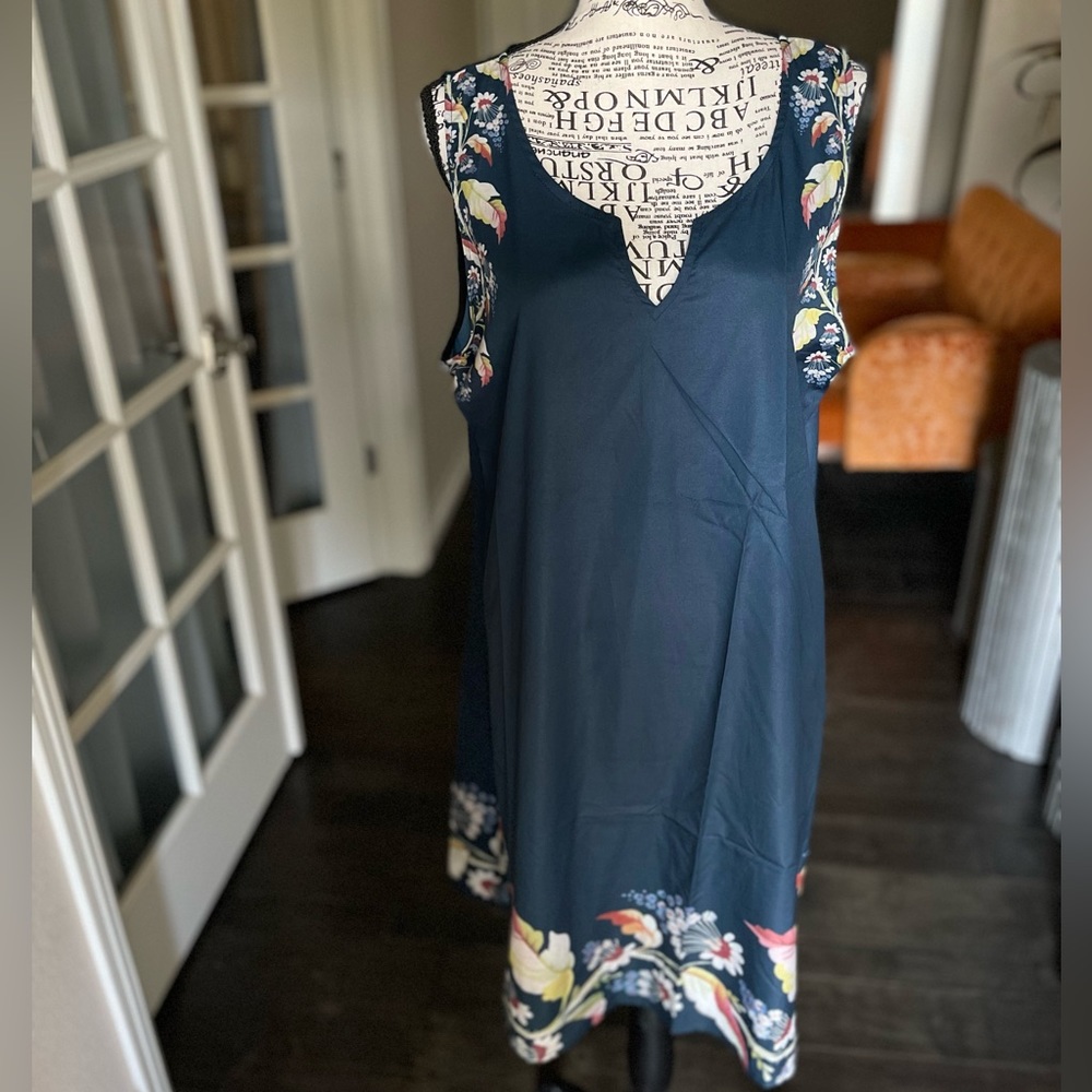 ❗️PRICE DROP❗️XL  sleeveless knee length navy dress with floral trim